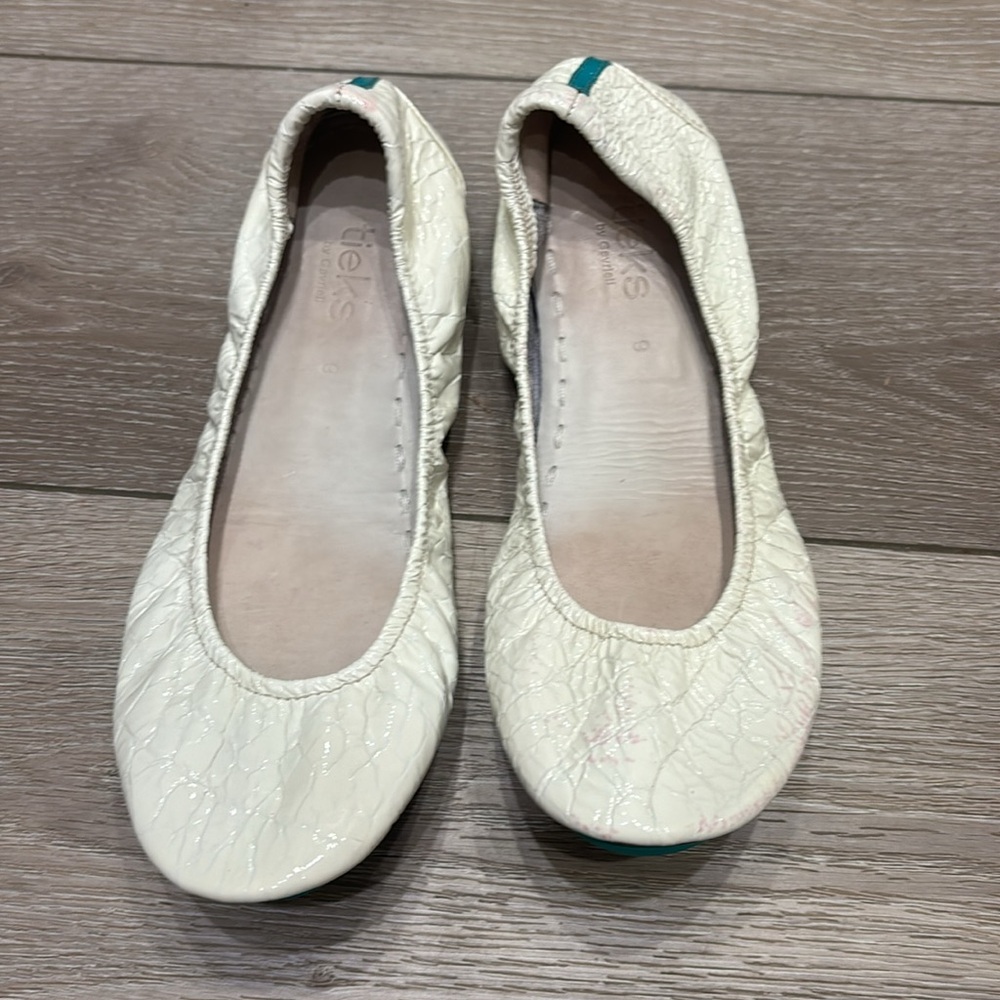 Tieks White Diamond size 9